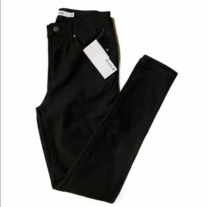 💜New With Tags💜 Just Fab Jeans